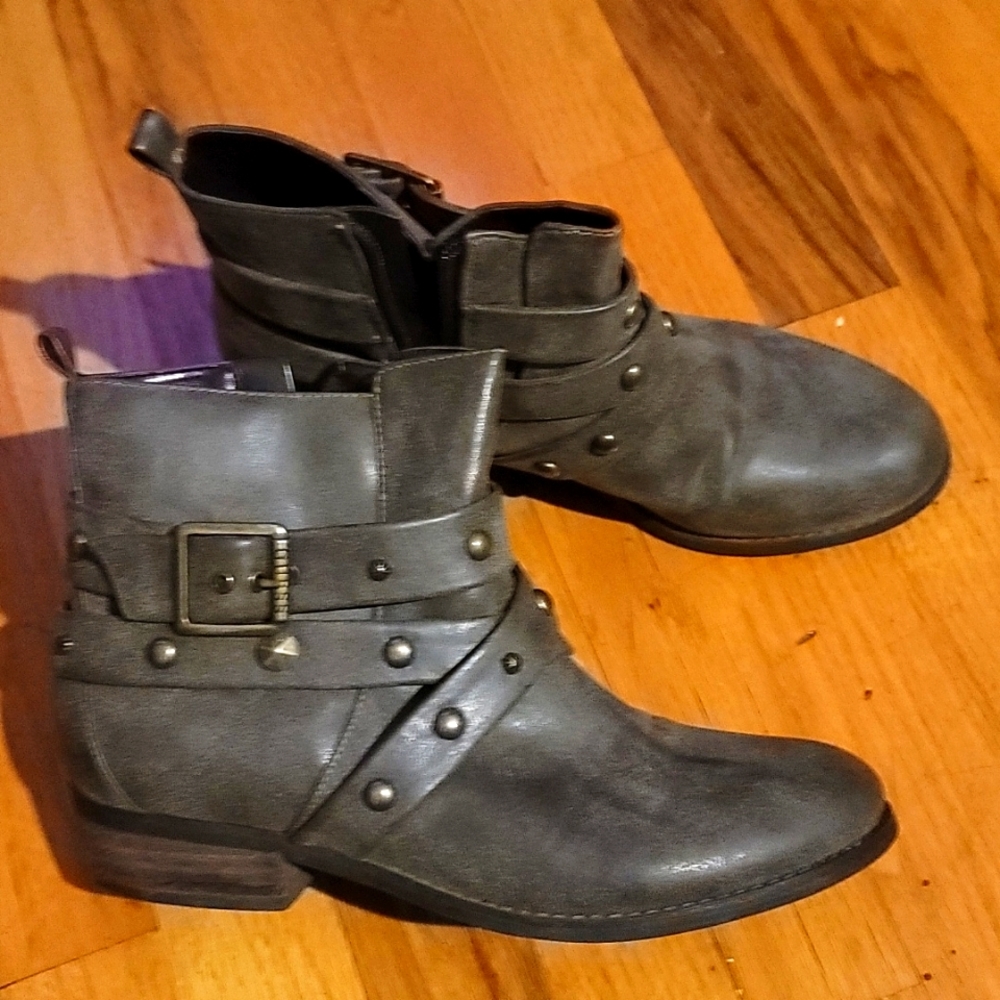 Guess gray studded boots 7.5M